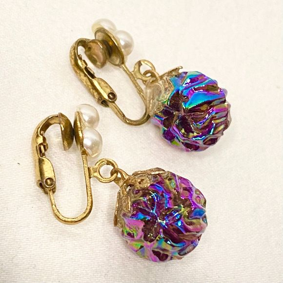 Dangle Drop Earrings Aurora Borealis Pinecomb Balls 3 Faux Pearl Cluster Clip On - Picture 2 of 8